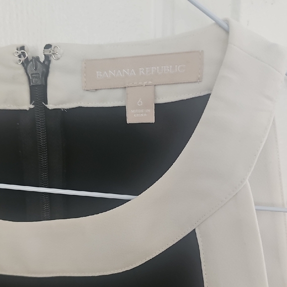 Banana Republic Black and White Tank Top - Picture 2 of 8